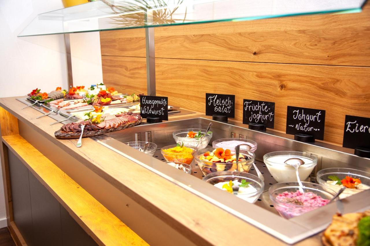 Seehotel Zum Loewen Strasen 외부 사진